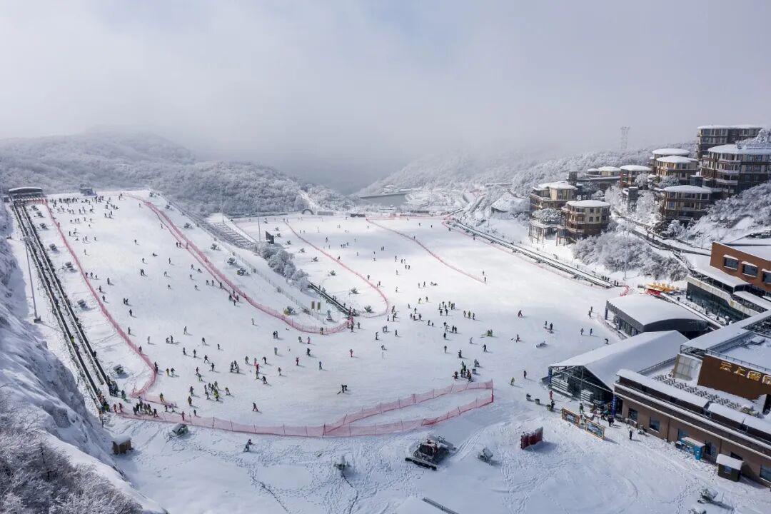 开云-假期花几千块在江浙沪滑雪的中产，被坑哭了