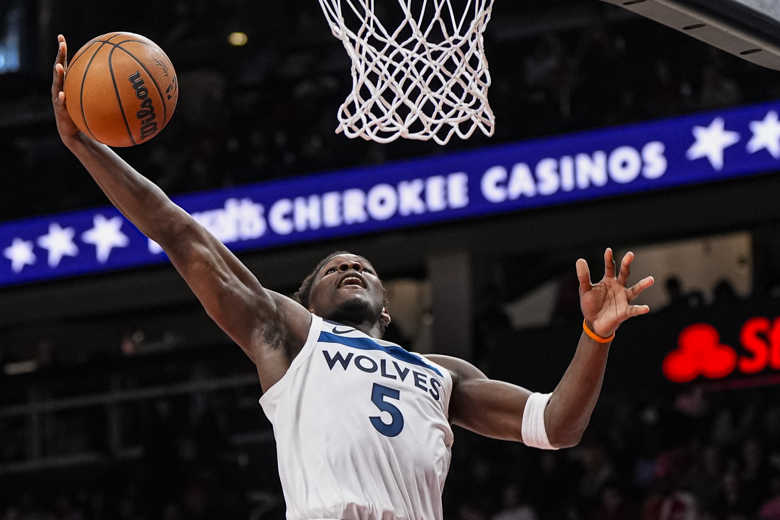 开云-爱德华兹：我第四节就打低位&amp;我练了一夏天 因为我总被各种包夹