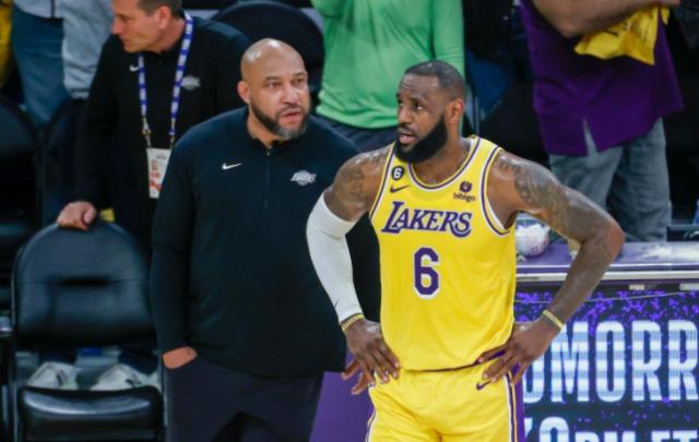 开云-湖人危机！哈姆疯狂试阵遭反噬 后两战定是否下课？