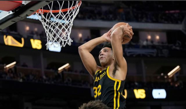 开云app-57顺位菜鸟成勇士最大惊喜！马刺放弃选他成就金州