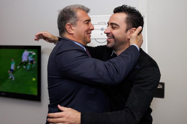 1702170760693022438.jpeg joan-laporta-xavi-hernandez-fc-barcelona.jpeg