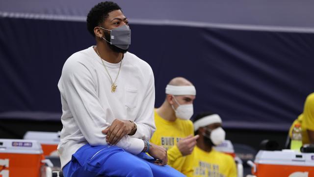 开云-浓眉伤停却有新角色 场边积极发声宛若球队助教