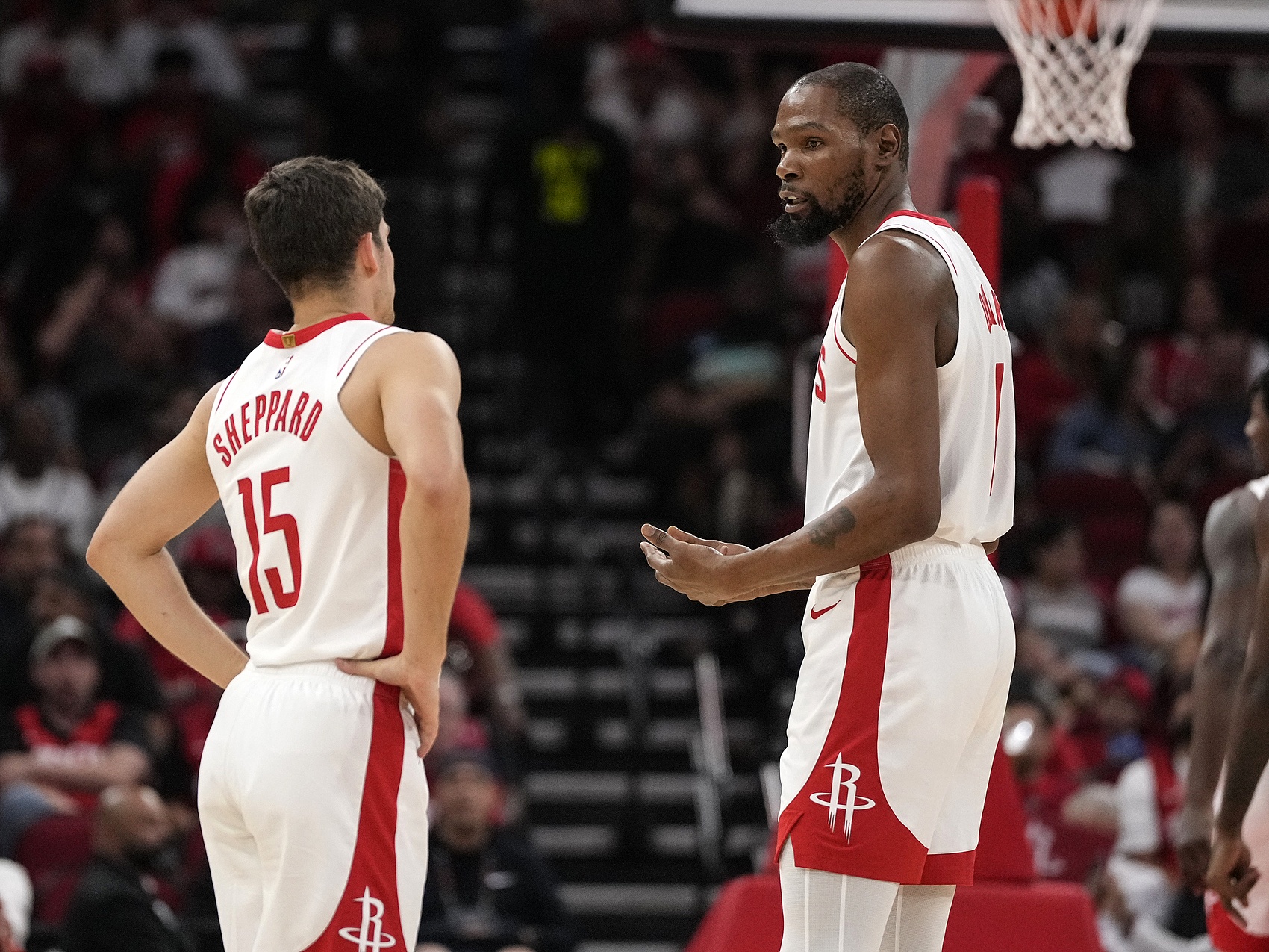 开云体育下载-杜兰特：我之前常跟谢泼德说 别打得那么快 他现在节奏把控进步大